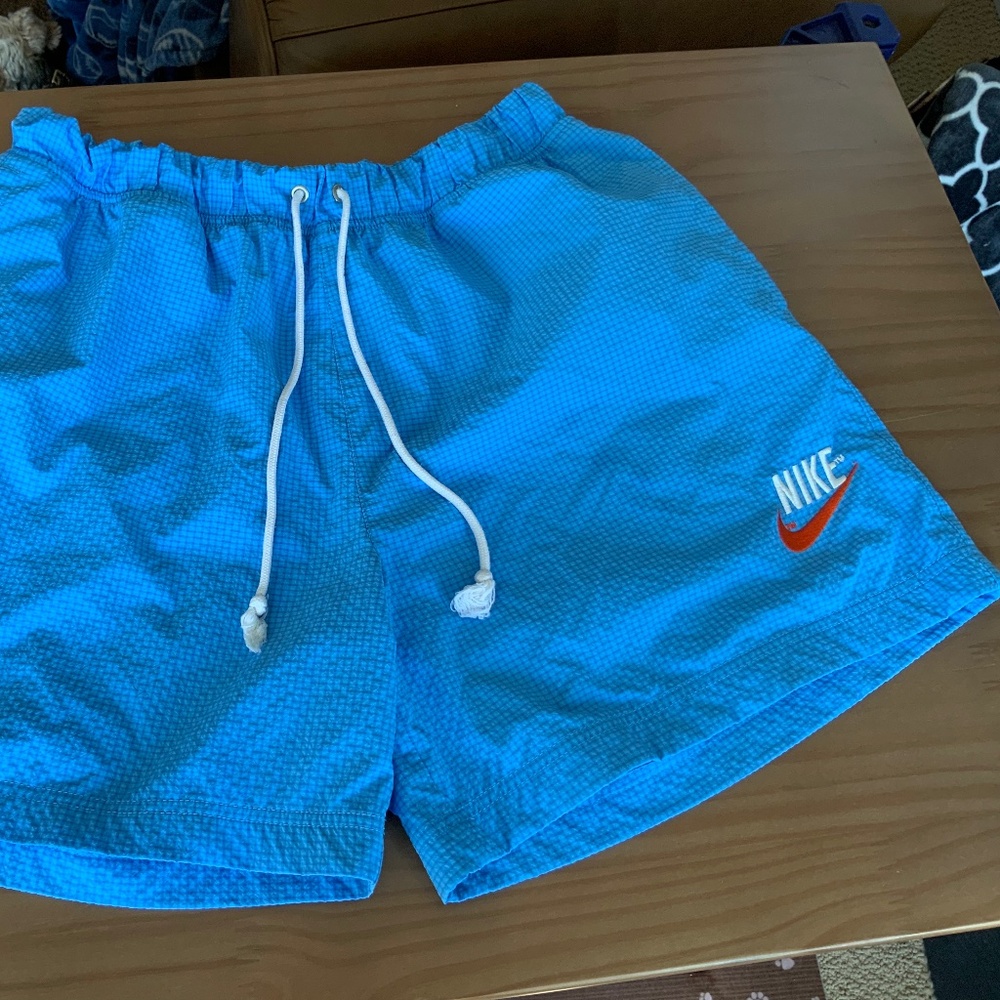 Nike Mens Lined Woven Shorts in University Blue size M